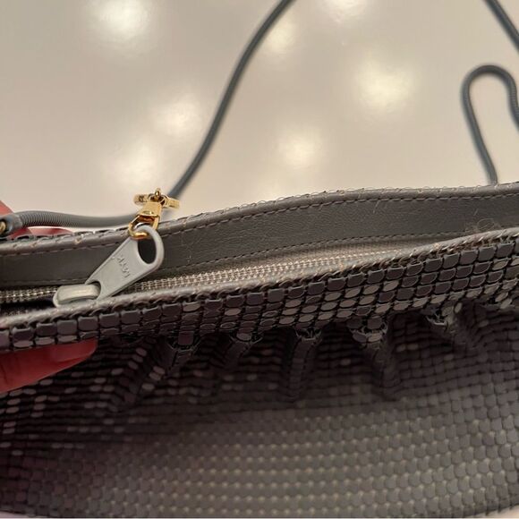 Grey Metal Mesh Evening Bag w/metal handle EYE CATCHIING! Satin interior - Picture 9 of 15